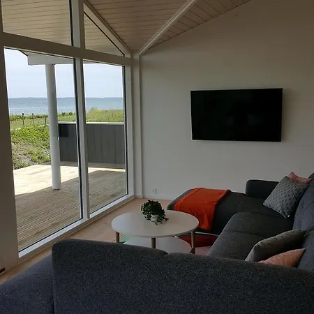 Luxury Beachfront With Seaview Hébergement de vacances Otterup