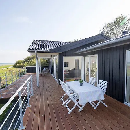 Luxury Beachfront With Seaview Hébergement de vacances Otterup